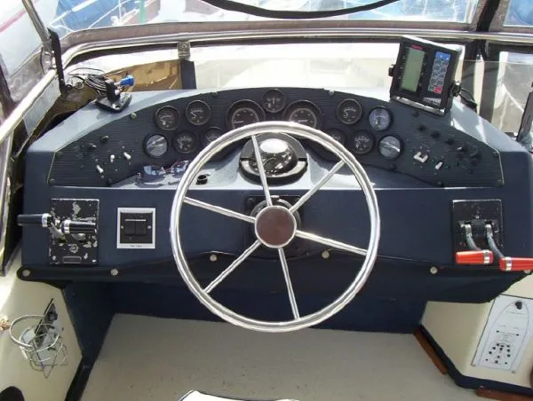 Slide: The Image of Sea Ray Sport Fish 1986 - 10