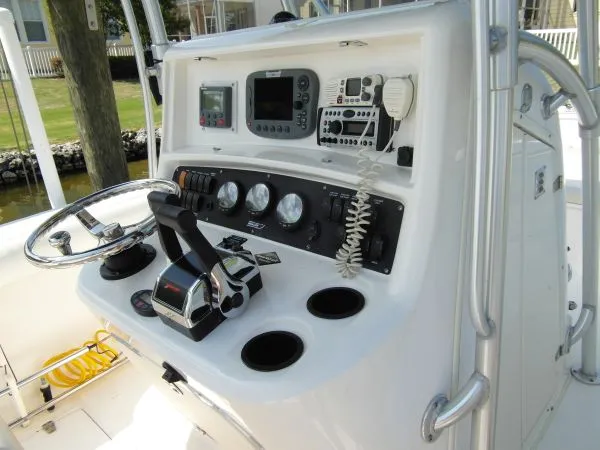Slide: The Image of Boston Whaler 240 Outrage 2004 - 11