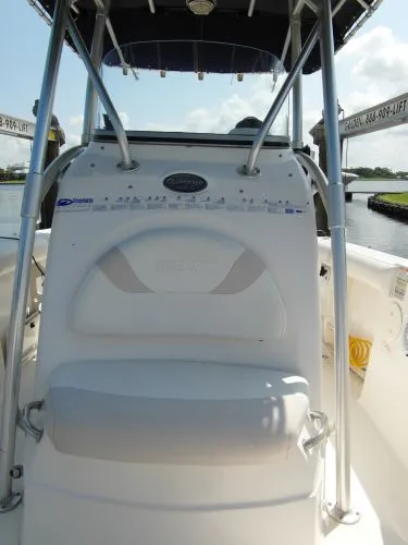 Slide: The Image of Boston Whaler 240 Outrage 2004 - 8