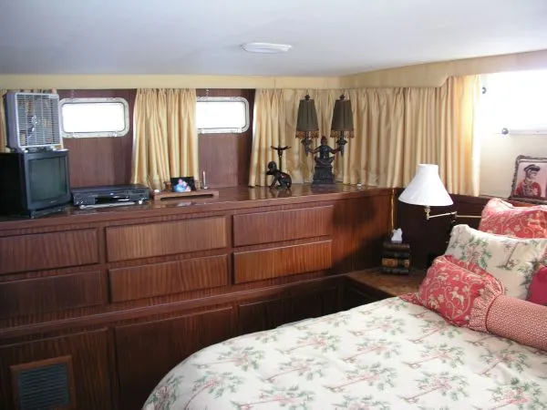 Slide: The Image of Hatteras Motor Yacht 1987 - 11