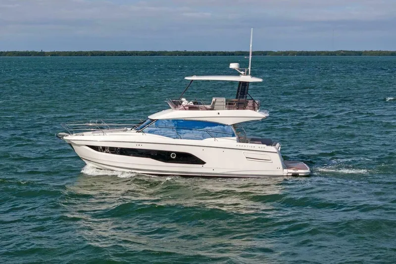 The Image of 2024 42 Prestige Flybridge - Profile - 1