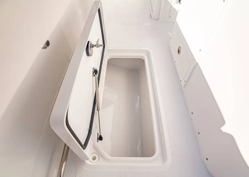 Slide: The Image of Sea Hunt Ultra 285 Coffin Box 2026 - 15