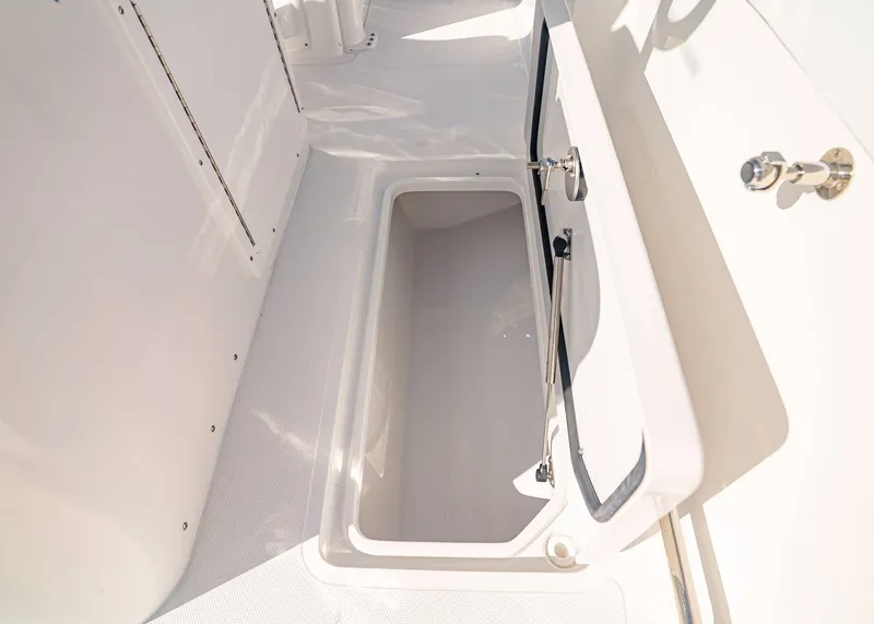 Slide: The Image of Sea Hunt Ultra 285 Coffin Box 2026 - 14