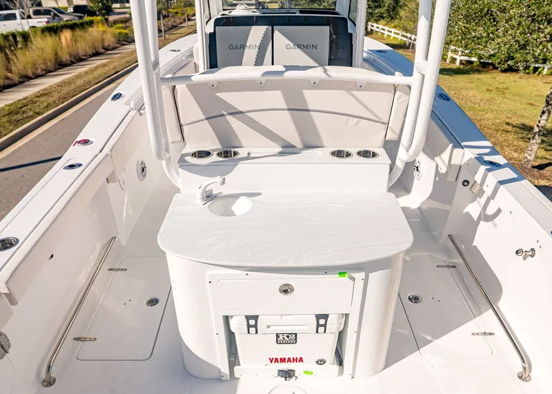 Slide: The Image of Sea Hunt Ultra 285 Coffin Box 2026 - 8