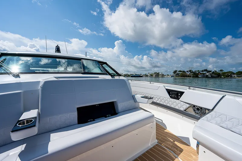 Slide: The Image of 2022 Formula 500 Super Sport Crossover boat, luxurious seating, open water, blue sky. - 18