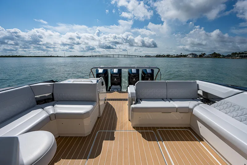 Slide: The Image of Luxury 2022 Formula 500 Super Sport Crossover boat interior on a sunny day. - 9