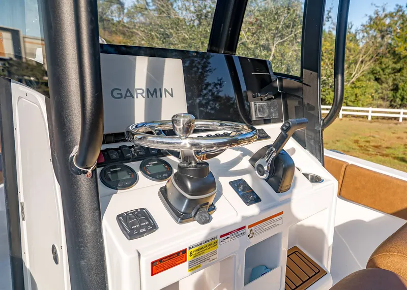 Slide: The Image of Sea Hunt Ultra 235 SE 2026 - 15