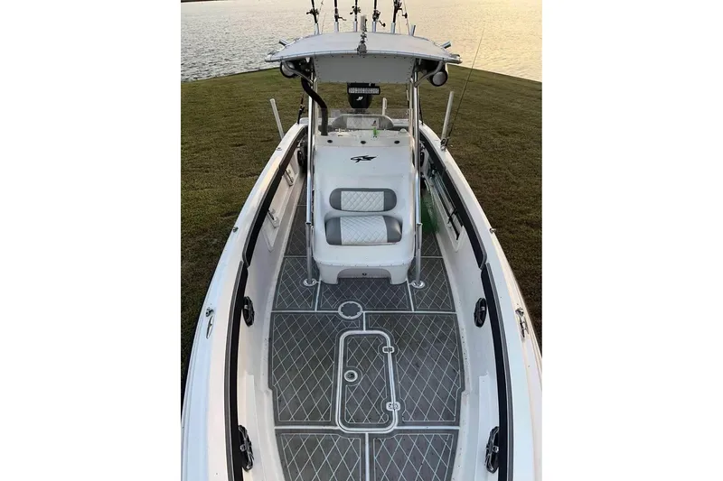 Slide: The Image of 2003 Glasstream 273 SCX boat on trailer in yard, sunny day. - 10