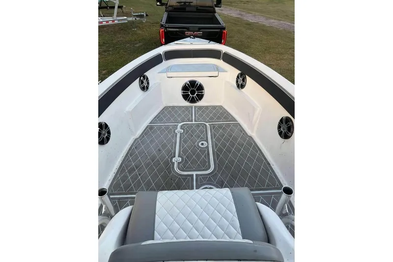 Slide: The Image of 2003 Glasstream 273 SCX boat on trailer in a yard, sunny day. - 11