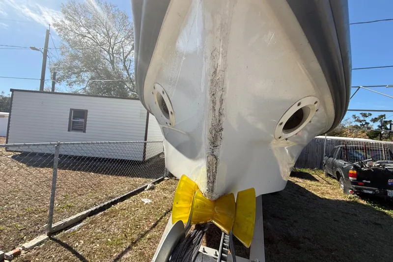 Slide: The Image of 2003 Glasstream 273 SCX boat on trailer, close-up view of hull and bow. - 124