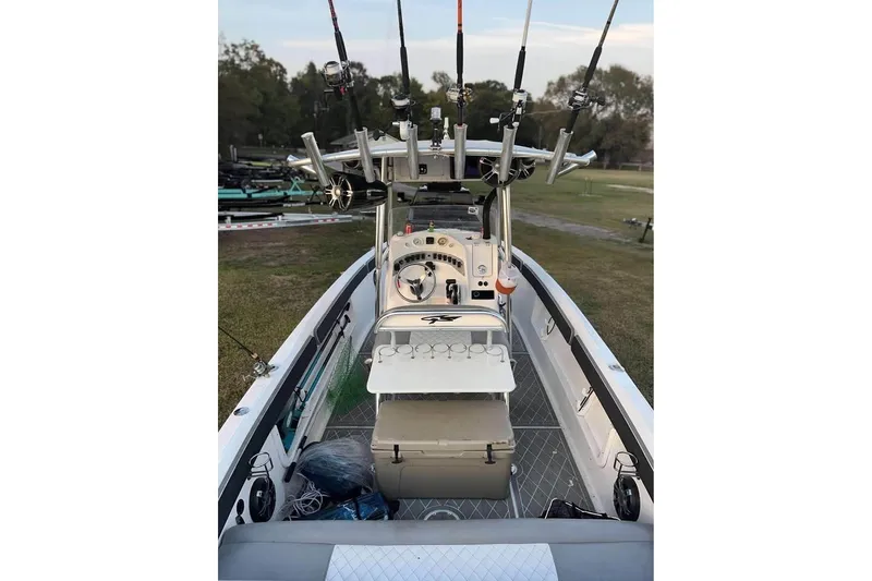 Slide: The Image of 2003 Glasstream 273 SCX boat on trailer, parked outdoors under clear blue sky. - 15