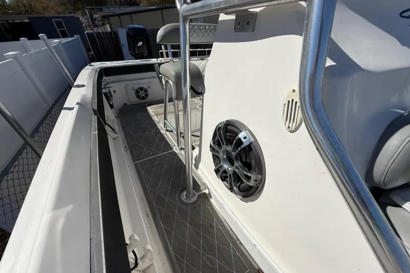 Slide: The Image of 2003 Glasstream 273 SCX boat interior with seating and speaker system. - 69