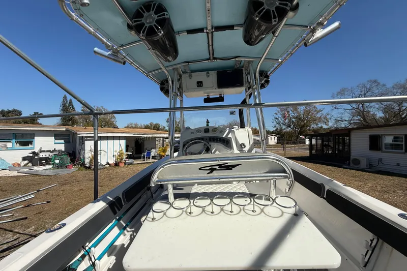 Slide: The Image of 2003 Glasstream 273 SCX boat interior with rod holders and overhead speakers. - 76