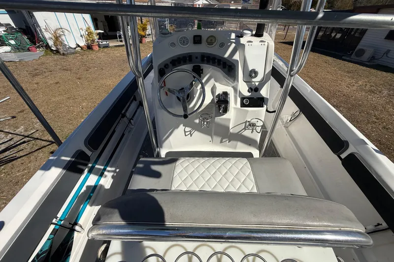 Slide: The Image of 2003 Glasstream 273 SCX boat interior with steering wheel and control panel. - 80