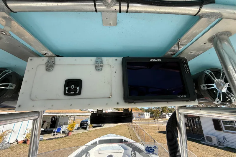 Slide: The Image of 2003 Glasstream 273 SCX boat dashboard with Lowrance HDS display and storage compartment. - 86