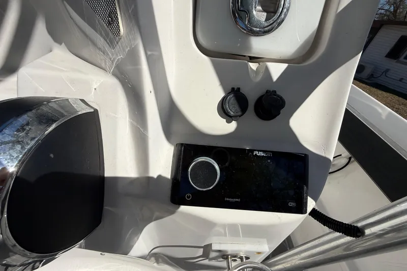 Slide: The Image of Control panel of 2003 Glasstream 273 SCX boat with Fusion audio system. - 87