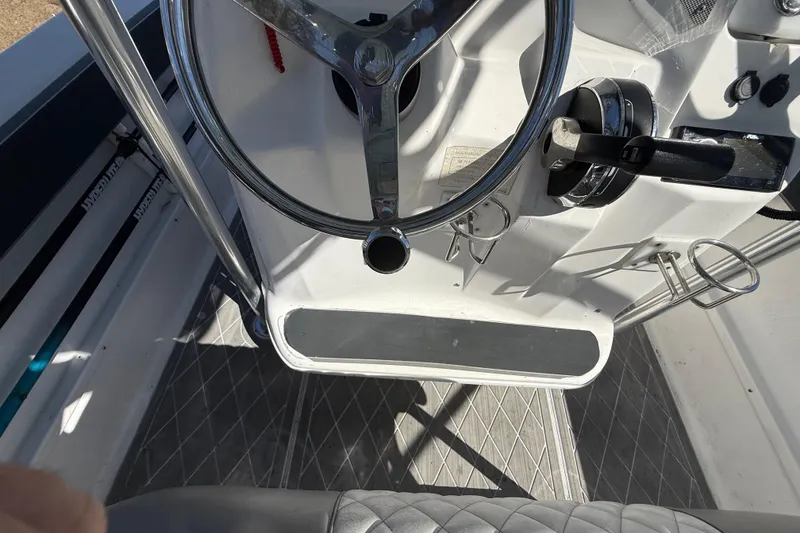 Slide: The Image of 2003 Glasstream 273 SCX boat steering console with chrome details and controls. - 88