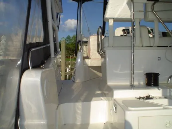 Slide: The Image of Silverton 322 Motor Yacht 1999 - 5