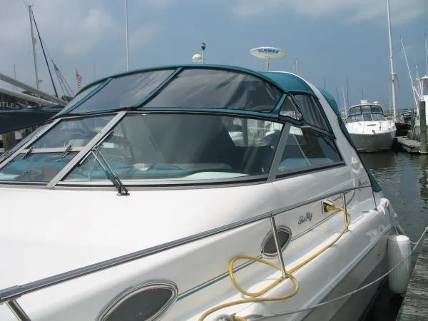 Slide: The Image of Sea Ray 33 Sundancer 1995 - 2