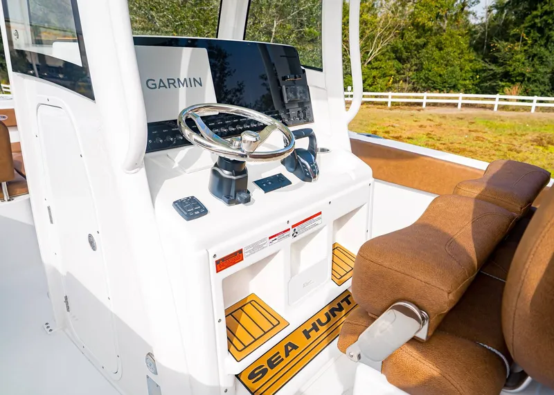 Slide: The Image of Sea Hunt Ultra 265 SE 2026 - 17