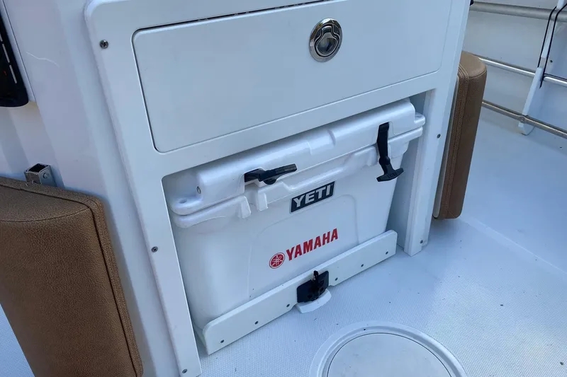 Slide: The Image of YETI cooler on 2021 Sea Hunt Ultra 255 SE boat with Yamaha branding. - 9