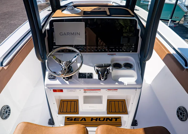 Slide: The Image of Sea Hunt Ultra 275 SE 2026 - 12