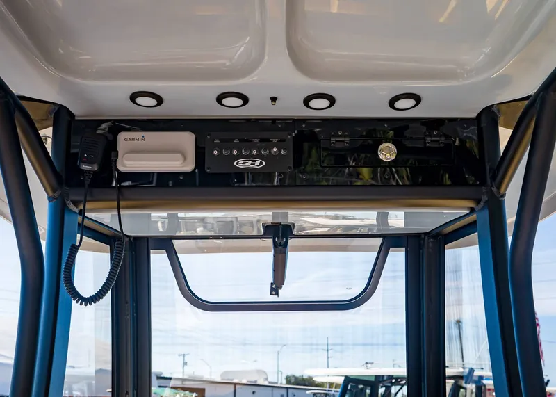 Slide: The Image of Sea Hunt Ultra 275 SE 2026 - 16