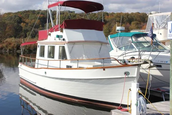 Slide: The Image of Grand Banks 32 Sedan 1977 - 4