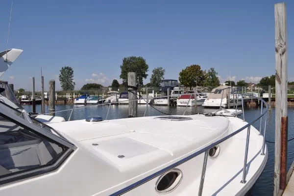 Slide: The Image of Luhrs 35 Alura w/Bow-Thruster 1987 - 1