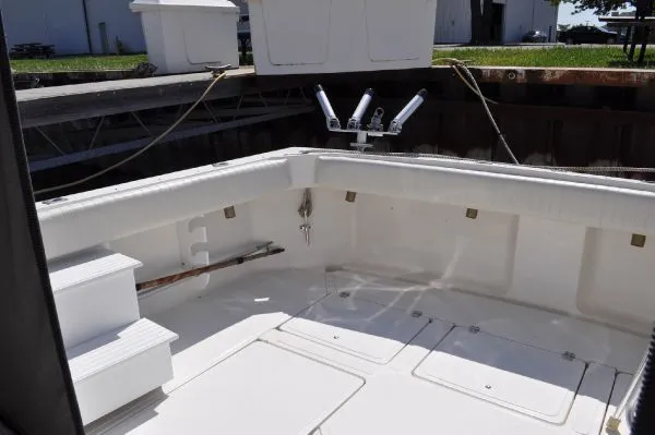 Slide: The Image of Luhrs 35 Alura w/Bow-Thruster 1987 - 10