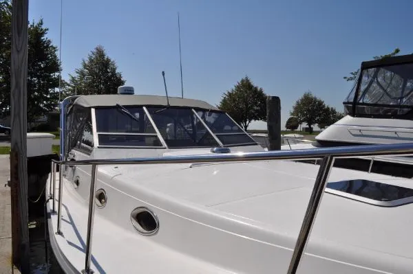 Slide: The Image of Luhrs 35 Alura w/Bow-Thruster 1987 - 2