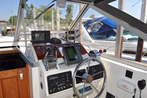 Slide: The Image of Luhrs 35 Alura w/Bow-Thruster 1987 - 5