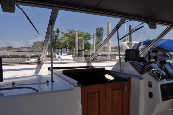Slide: The Image of Luhrs 35 Alura w/Bow-Thruster 1987 - 6
