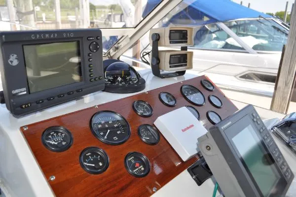 Slide: The Image of Luhrs 35 Alura w/Bow-Thruster 1987 - 9