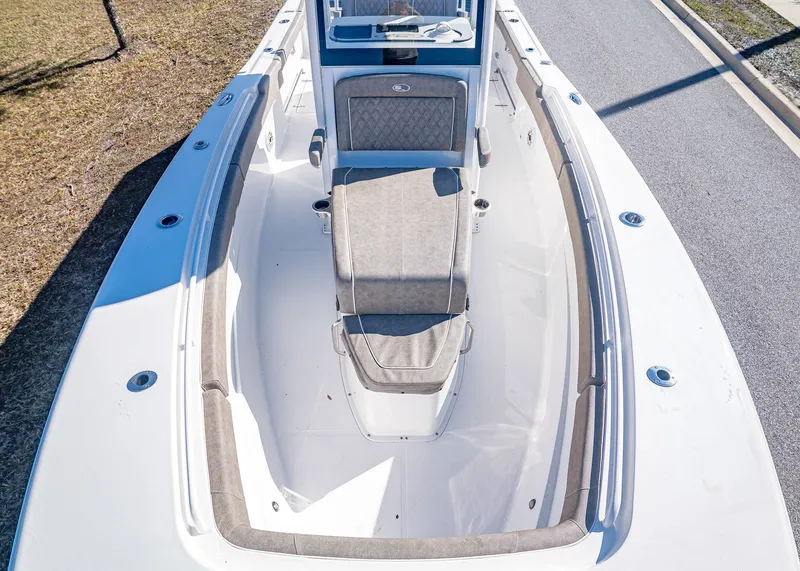 Slide: The Image of Sea Hunt Ultra 275 CB 2026, spacious deck design. - 24