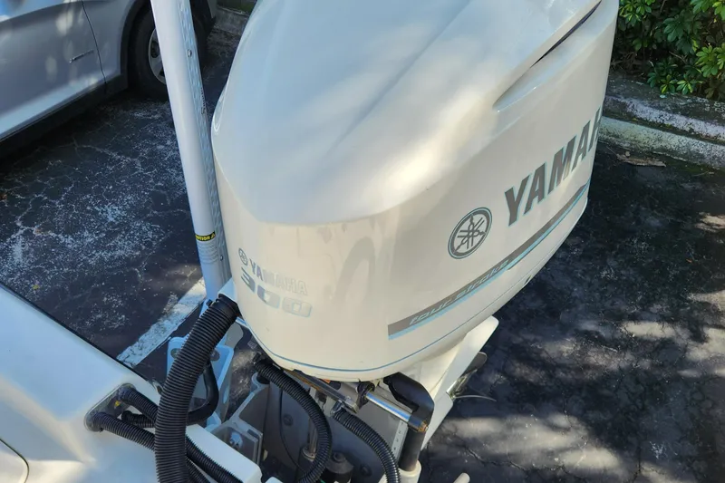 Slide: The Image of 2014 Islamorada Boatworks Morada 24 electrical components and battery setup. - 20