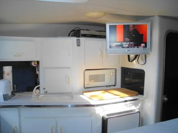 Slide: The Image of Celebrity 290 Sport Cruiser 1992 - 10