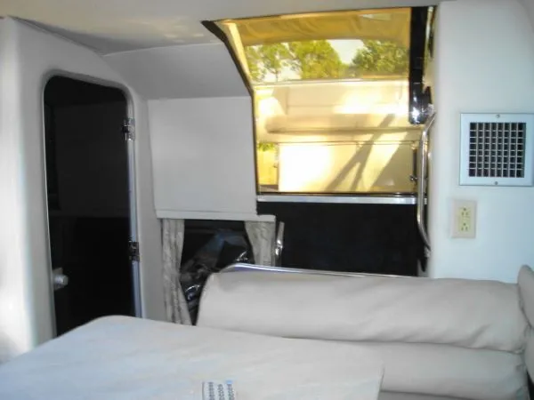 Slide: The Image of Celebrity 290 Sport Cruiser 1992 - 11