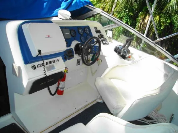 Slide: The Image of Celebrity 290 Sport Cruiser 1992 - 5