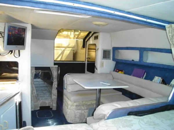 Slide: The Image of Celebrity 290 Sport Cruiser 1992 - 9