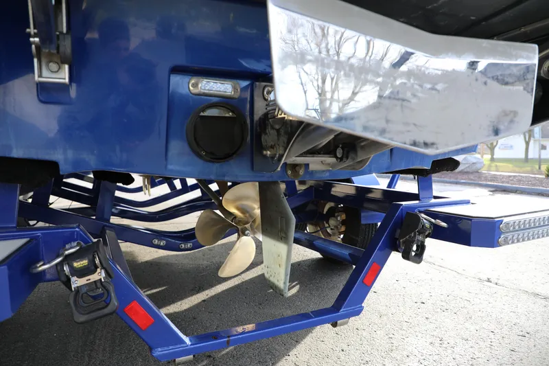 Slide: The Image of 2016 Malibu Wakesetter 20 VTX boat propeller and trailer detail. - 16