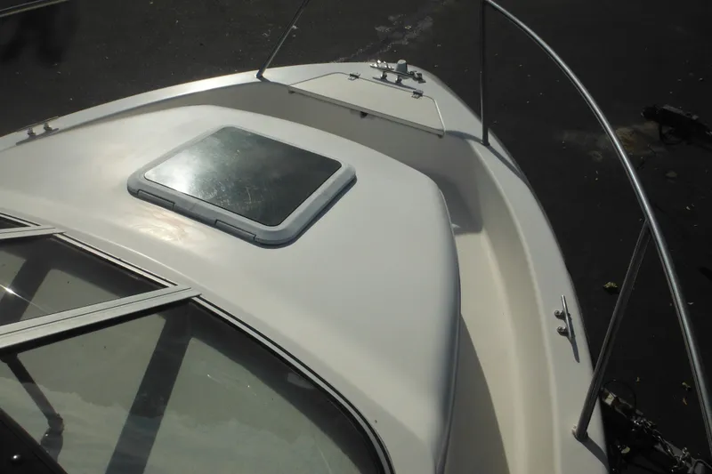 Slide: The Image of 1998 Pro-Line 201 Walkaround boat deck with hatch and railing. - 20