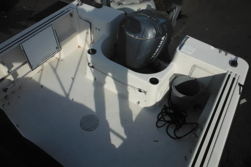 Slide: The Image of 1998 Pro-Line 201 Walkaround boat interior with Yamaha outboard motor. - 25
