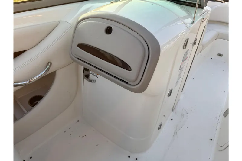 Slide: The Image of 2007 Chaparral 256 SSi boat interior with storage compartment and seating area. - 15