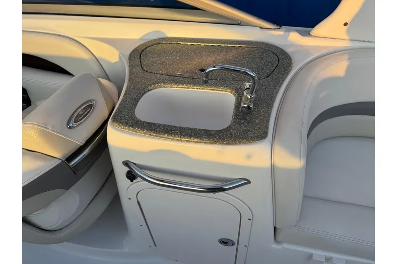 Slide: The Image of 2007 Chaparral 256 SSi boat interior with sink and seating area. - 22