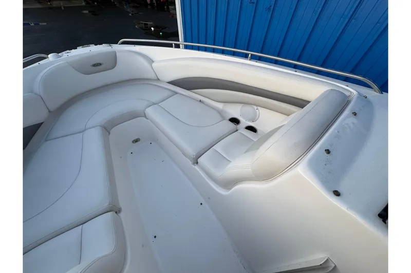 Slide: The Image of 2007 Chaparral 256 SSi boat interior with white seating and blue exterior. - 42