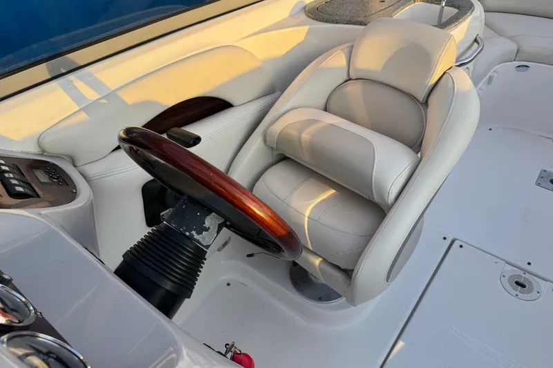 Slide: The Image of Captain's seat and steering wheel of 2007 Chaparral 256 SSi boat, featuring luxurious design. - 8