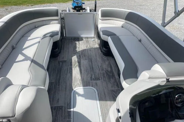Slide: The Image of 2024 Avalon LSZ 2585 VRL pontoon boat interior with spacious seating and modern design. - 4