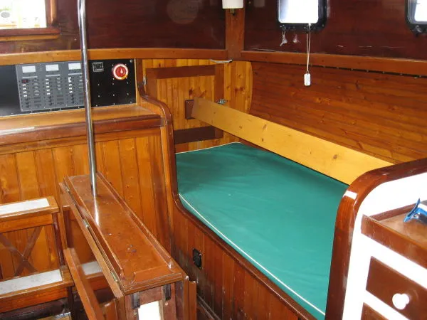 Slide: The Image of Glander Tavana Sloop 1985 - 7