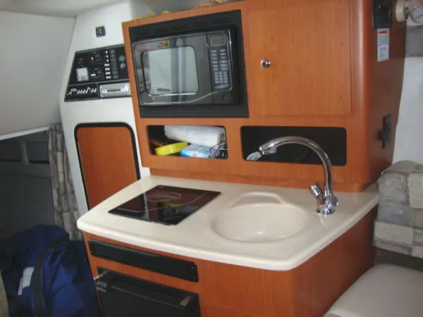 Slide: The Image of Crownline Boats 250 CR 2006 - 10